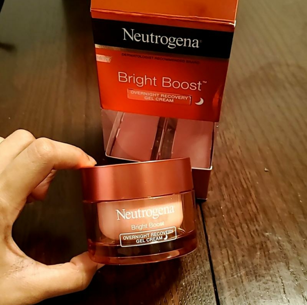 Neutrogena Bright Boost Overnight Recovery Cream